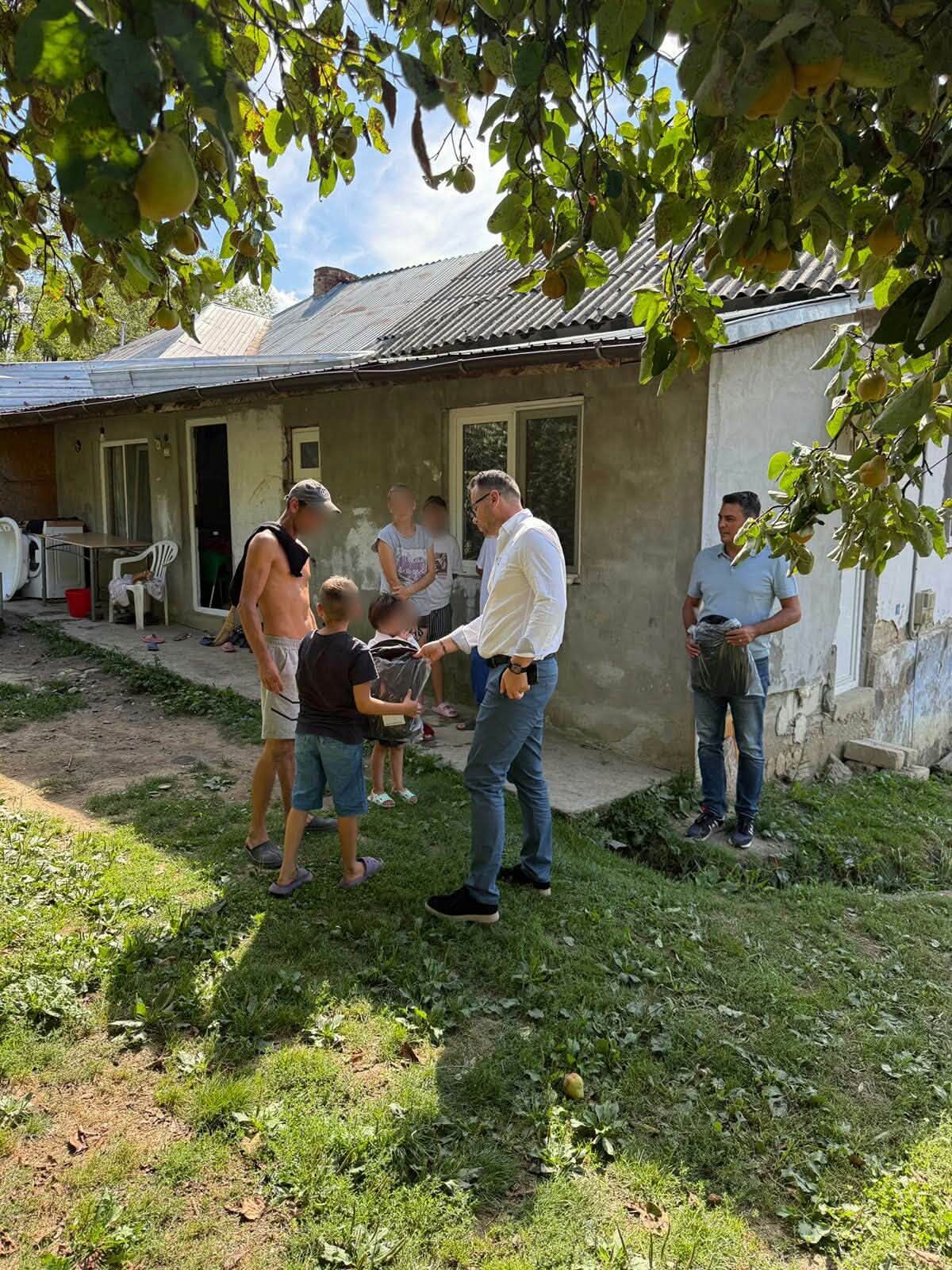 You are currently viewing O grijă în minus înainte de prima zi de școală. Ghiozdane și rechizite pentru copii din nouă localități dâmbovițene