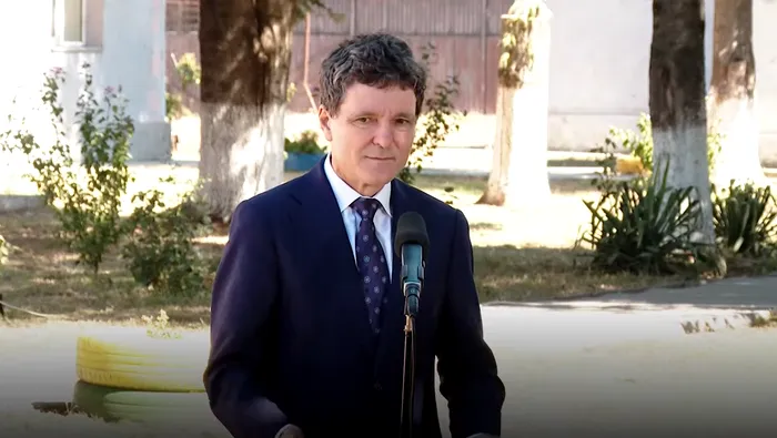 You are currently viewing Nicușor Dan, prezent la deschiderea noului an școlar, în comuna Curcani, județul Călărași