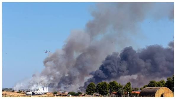 You are currently viewing Un avion militar s-a prăbușit în timpul unui show aviatic, în Grecia