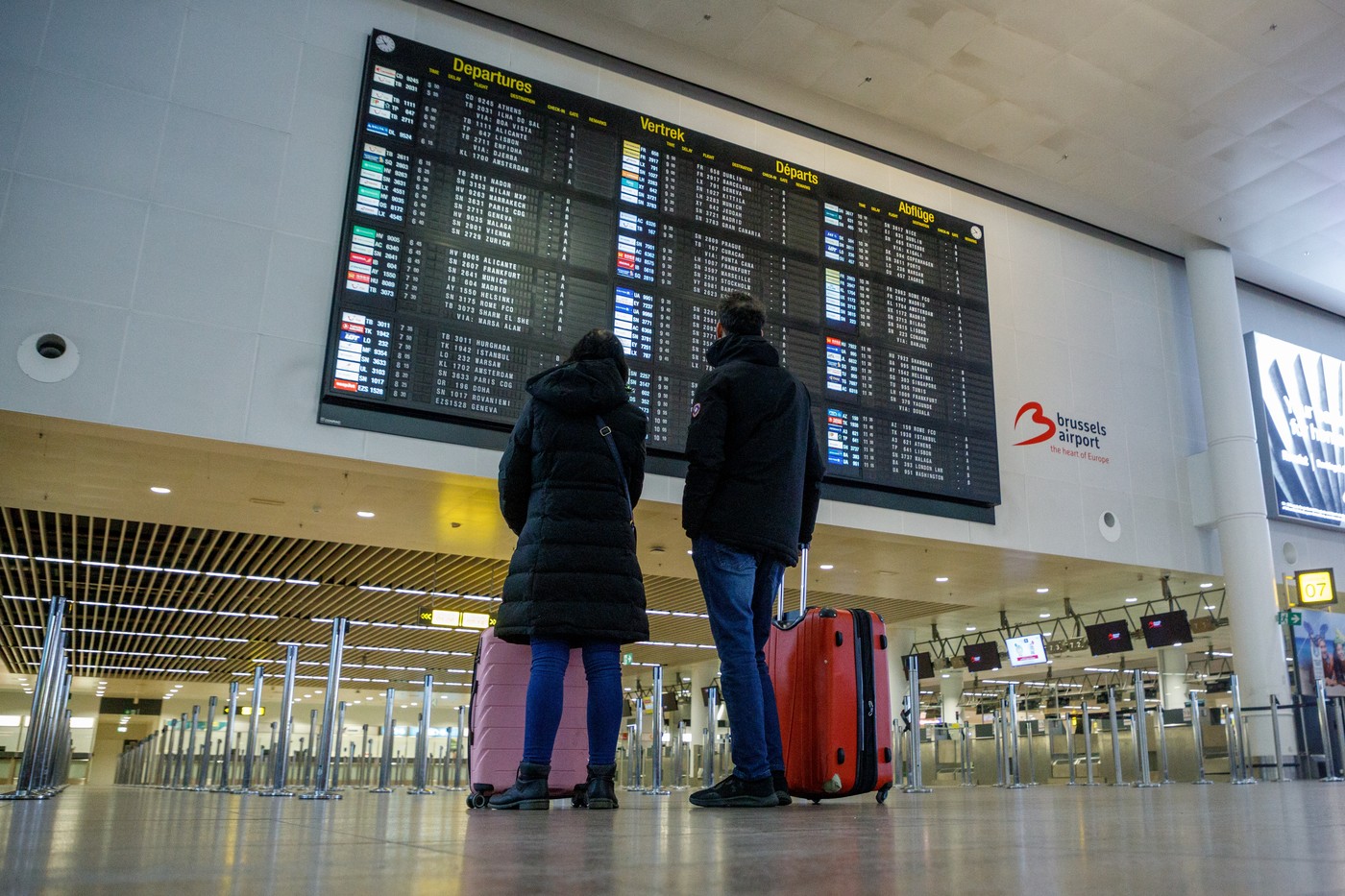 You are currently viewing MAE, avertisment pentru românii care călătoresc în Belgia. Se anunță perturbări ale zborurilor pe Aeroportul Charleroi