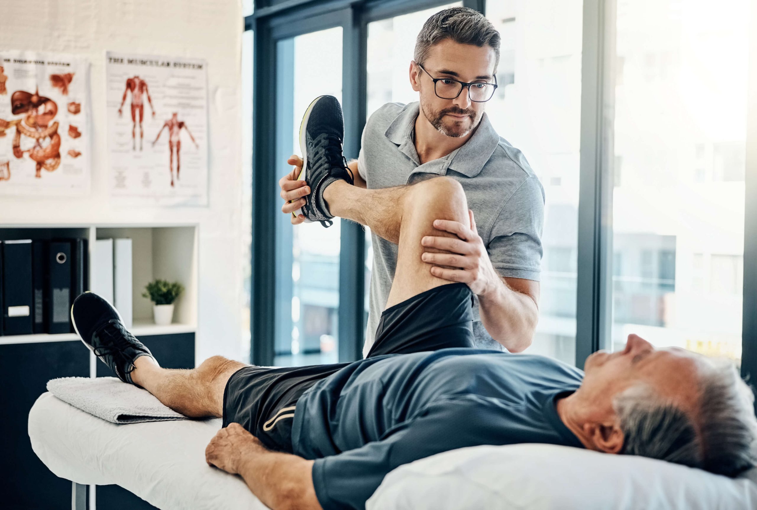 You are currently viewing Recuperare medicală decontată prin CAS Dâmbovița. Câte zile de tratament sunt acoperite și cât plătește pacientul