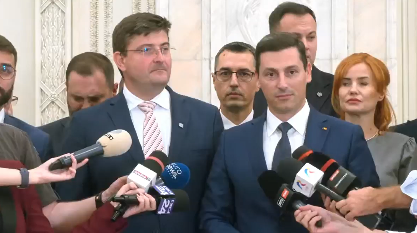 You are currently viewing AUR este acuzat de PNL și USR că a deturnat protestul oierilor din Piața Victoriei