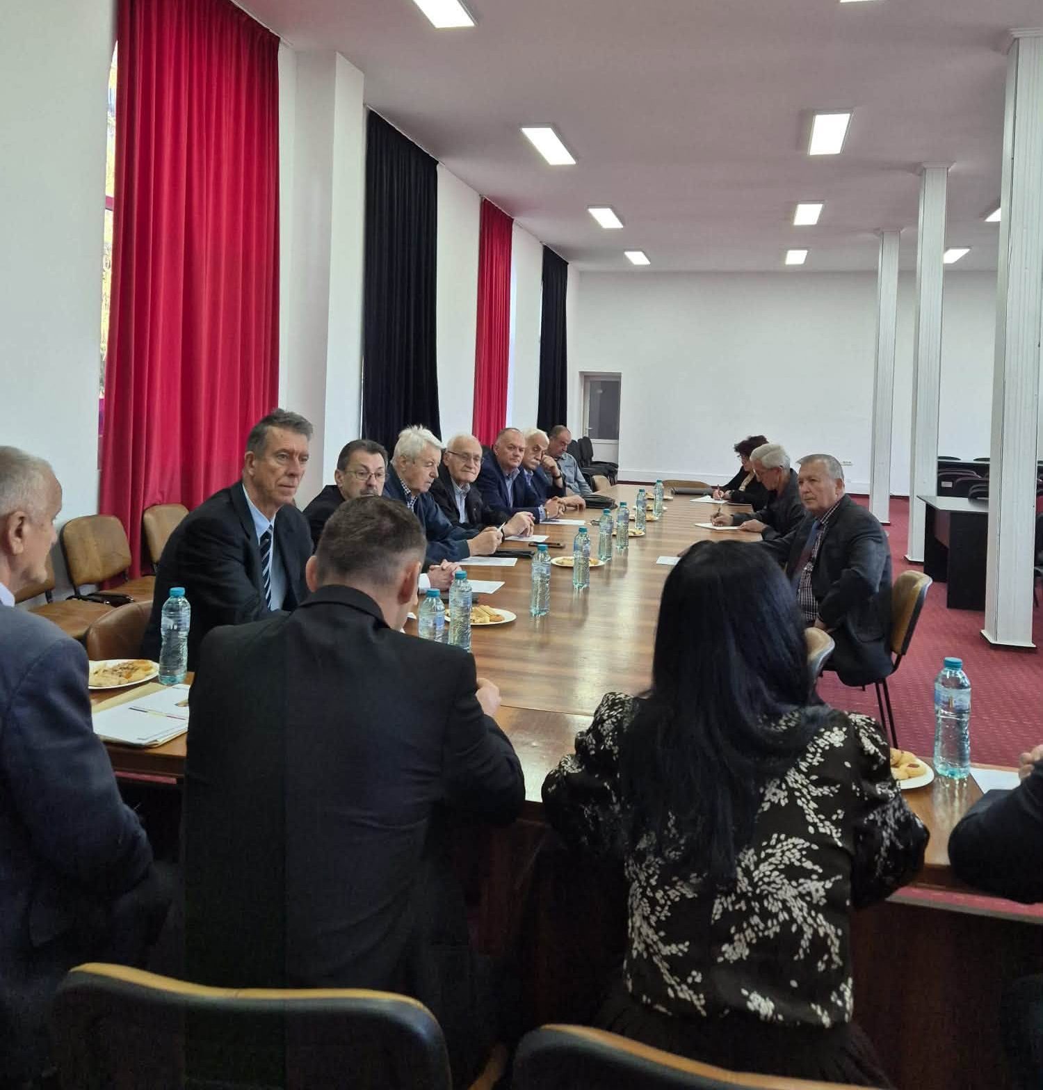 You are currently viewing Centru de permanență lângă Spitalul Județean din Târgoviște, propus în discuțiile de la Prefectura Dâmbovița