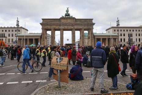 You are currently viewing Proteste ale tinerilor în Germania: manifestații în 34 de orașe pentru educație, locuințe accesibile și împotriva serviciului militar obligatoriu