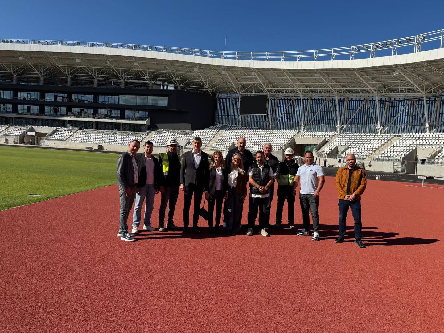 You are currently viewing Conducerea Federației Române de Atletism, prezentă la Târgoviște! Noul stadion „Dâmbovița Arena” ar putea găzdui competiții importante din calendarul FRA