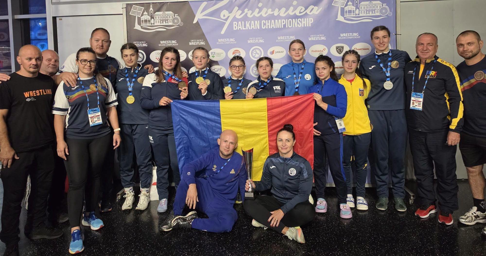 You are currently viewing 16 medalii pentru România la Campionatul Balcanic U17 de lupte! Trei titluri supreme și locul 2 pe națiuni la lupte feminine