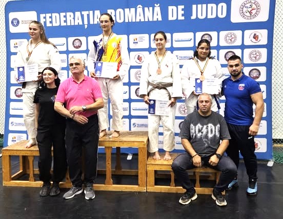 You are currently viewing Medalie națională pentru Târgoviște! Judoka Irina Cîrstina a urcat pe podiumul Campionatului Național Ne-Waza U18