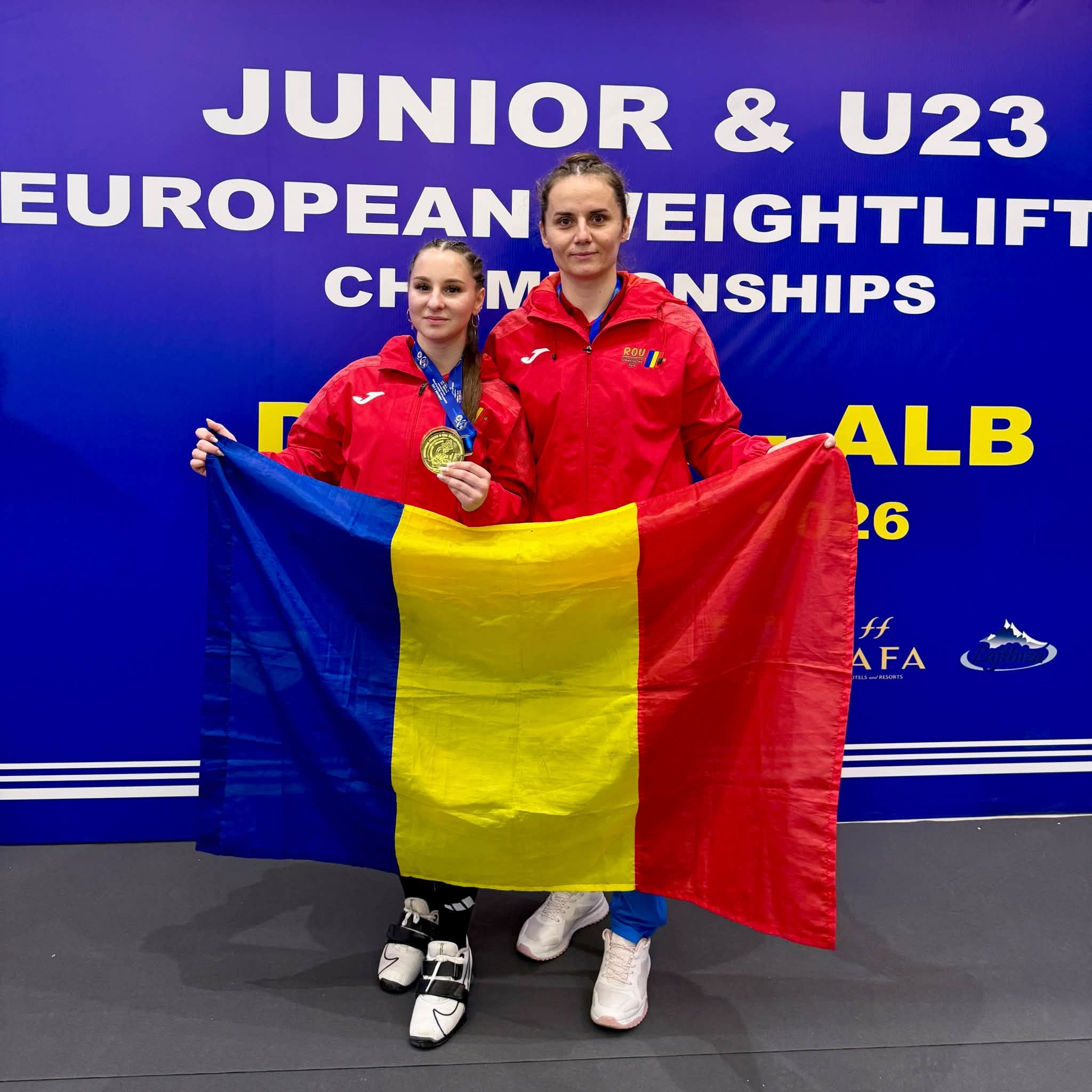You are currently viewing 7 medalii într-o singură zi pentru România la Campionatele Europene de haltere pentru juniori și tineret U23! O sportivă de numai 15 ani a devenit campioană europeană
