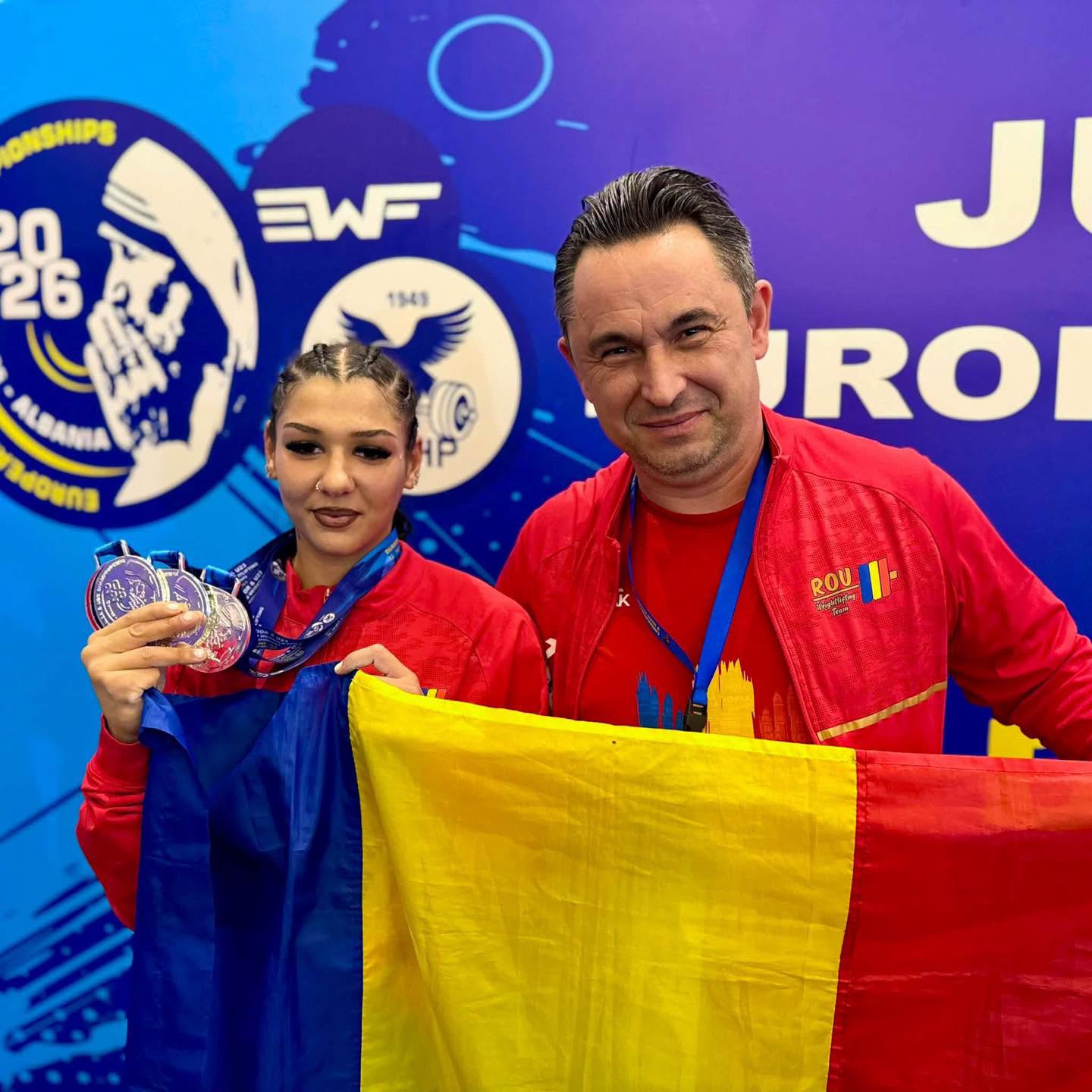 You are currently viewing Tricolorii strălucesc la Europenele de haltere pentru juniori și tineret U23! Dana Berchi, trei medalii de argint, iar Daniel Dorobete a cucerit aurul
