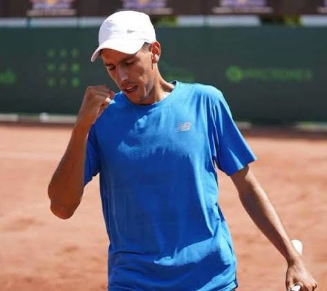 You are currently viewing Cei mai bine clasați tenismeni români în ierarhiile mondiale ATP și WTA sunt târgovișteni! Radu Papoe și Sorana Cîrstea duc numele Târgoviștei în prim-planul tenisului românesc și internațional