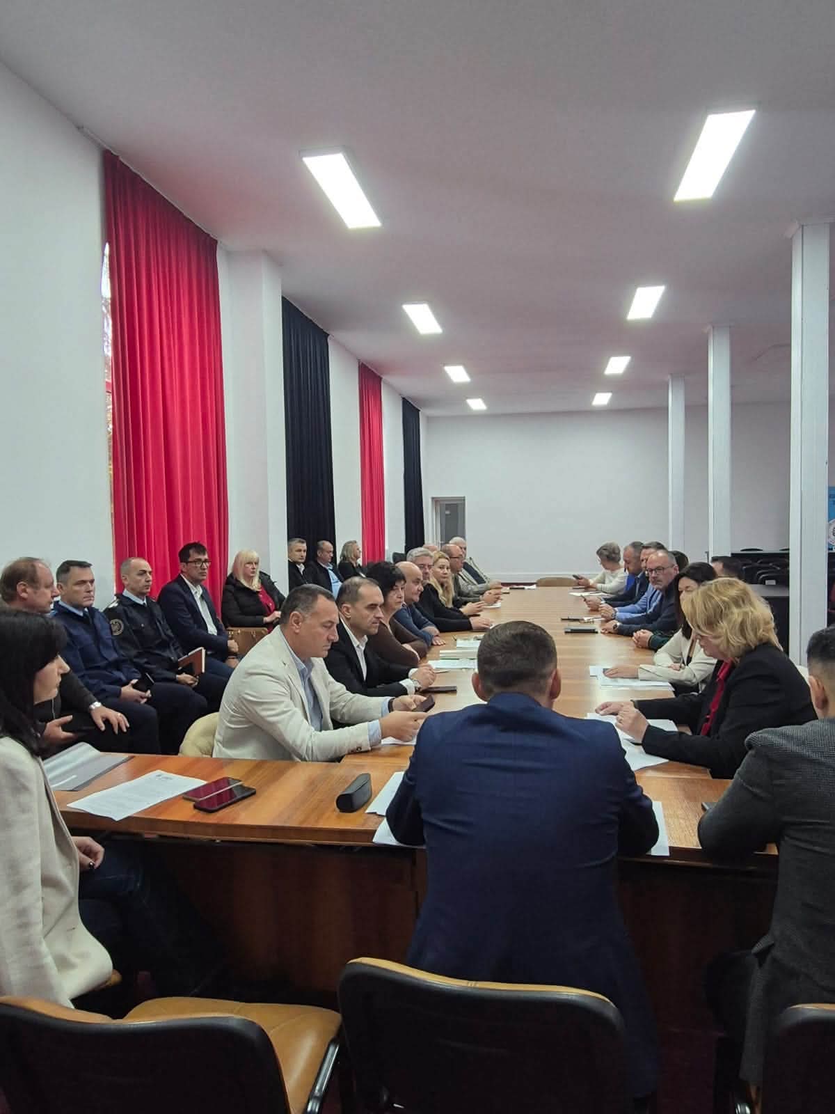 You are currently viewing Vaccinarea, investițiile în infrastructura agricolă și controalele instituțiilor, pe agenda Colegiului Prefectural Dâmbovița de astăzi