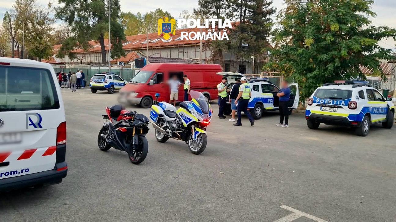 You are currently viewing RAZII ȘI VERIFICĂRI ALE  POLIȚIȘTILOR DÂMBOVIȚENI, SOLDATE CU SANCȚIUNI ÎN VALOARE DE PESTE 156.000 LEI