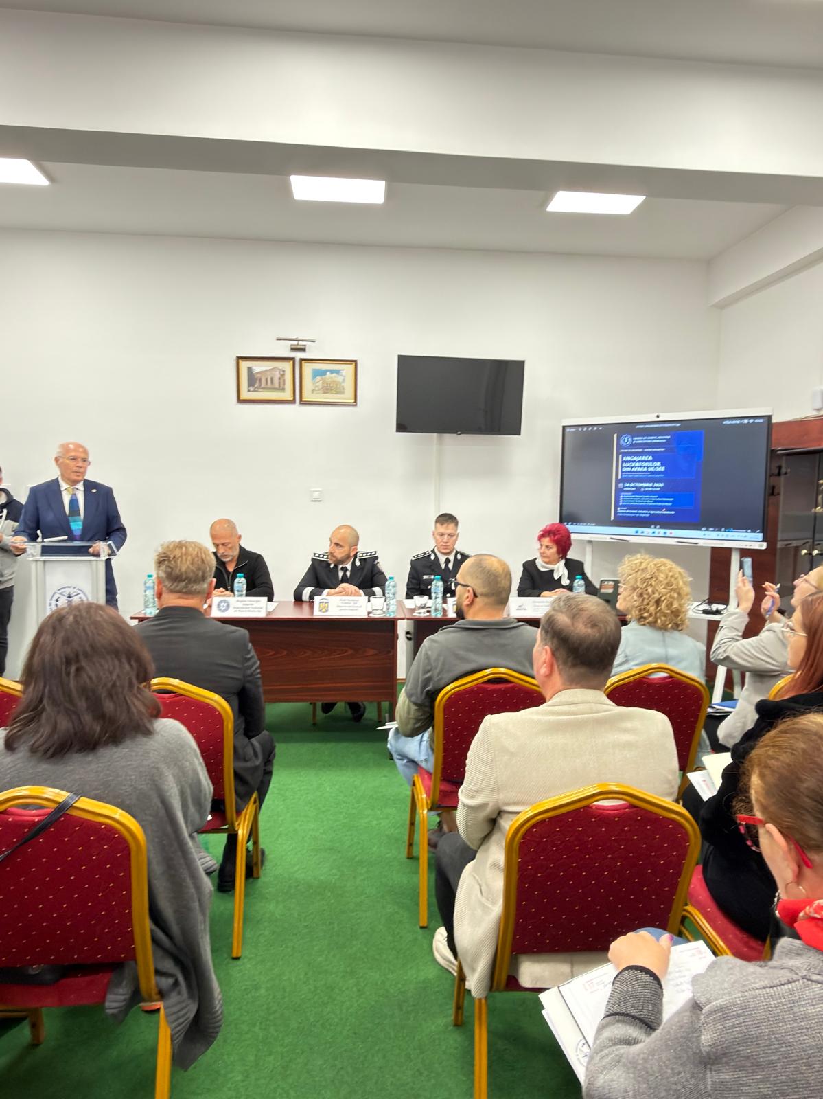 You are currently viewing Angajarea lucrătorilor din afara UE/SEE: dialog între angajatori și autorități, la Camera de Comerț Dâmbovița