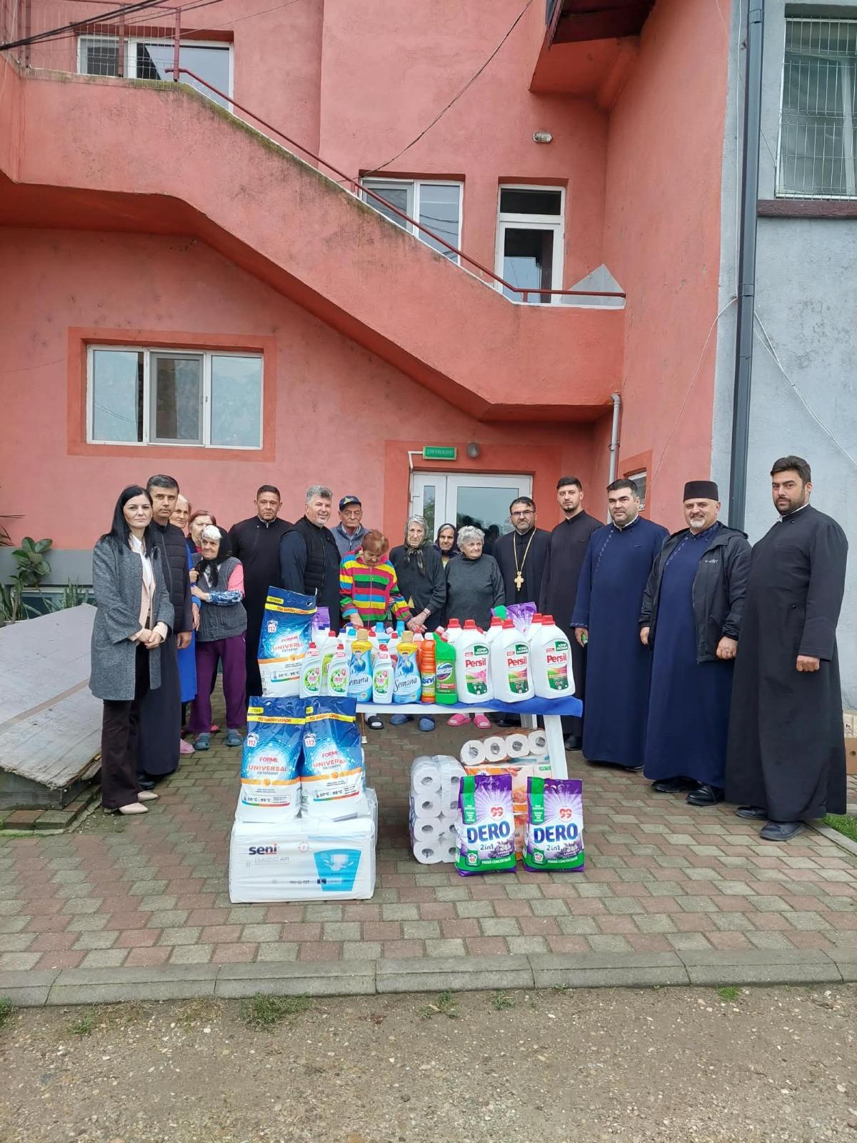 You are currently viewing PAROHII DIN PROTOIERIA TITU AU OFERIT SPRIJIN CENTRULUI DE ASISTENȚĂ MEDICO‑SOCIALĂ NICULEȘTI