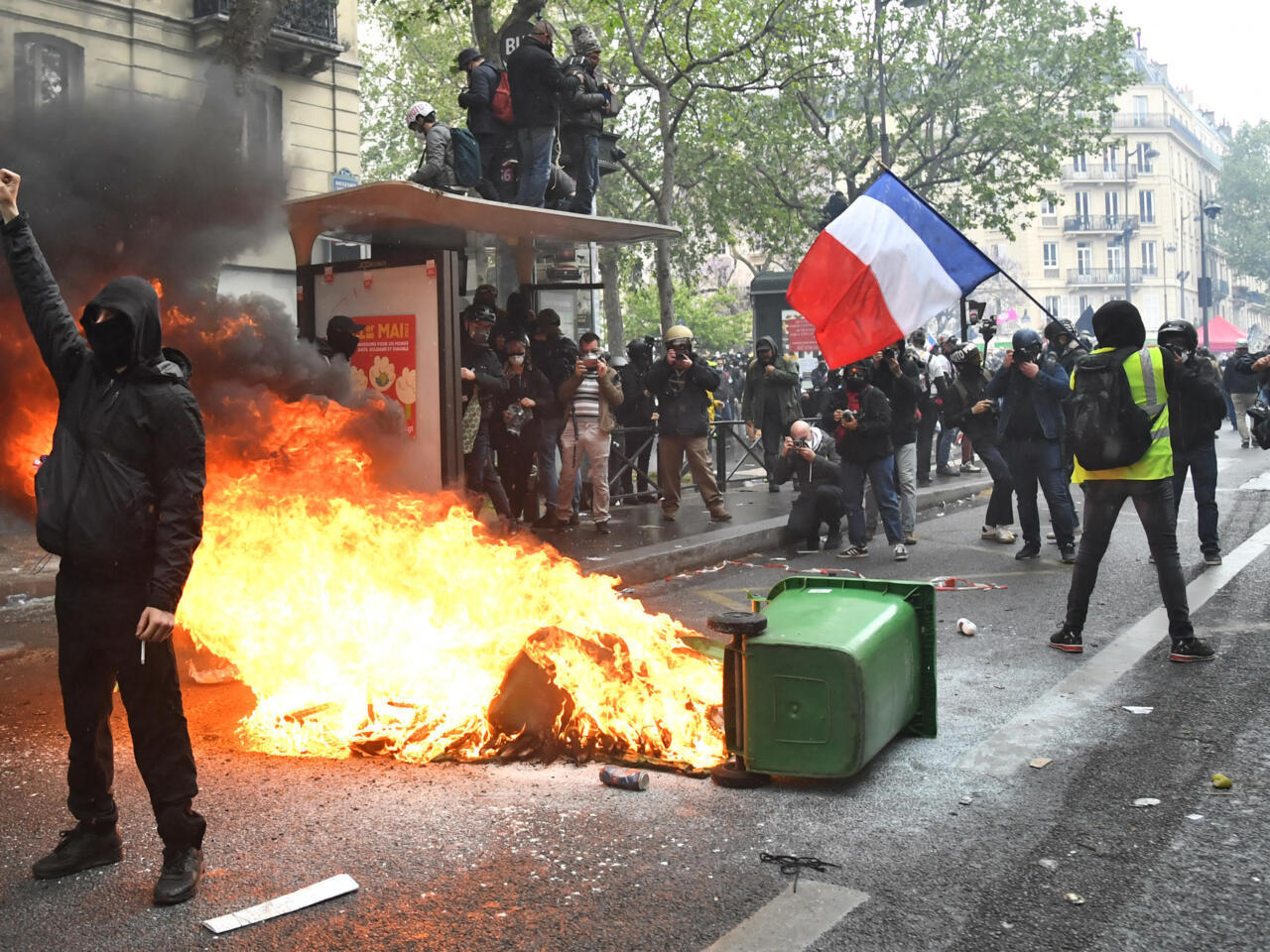 You are currently viewing Franța: Sute de persoane arestate în contextul intensificării protestelor elevilor și studenților