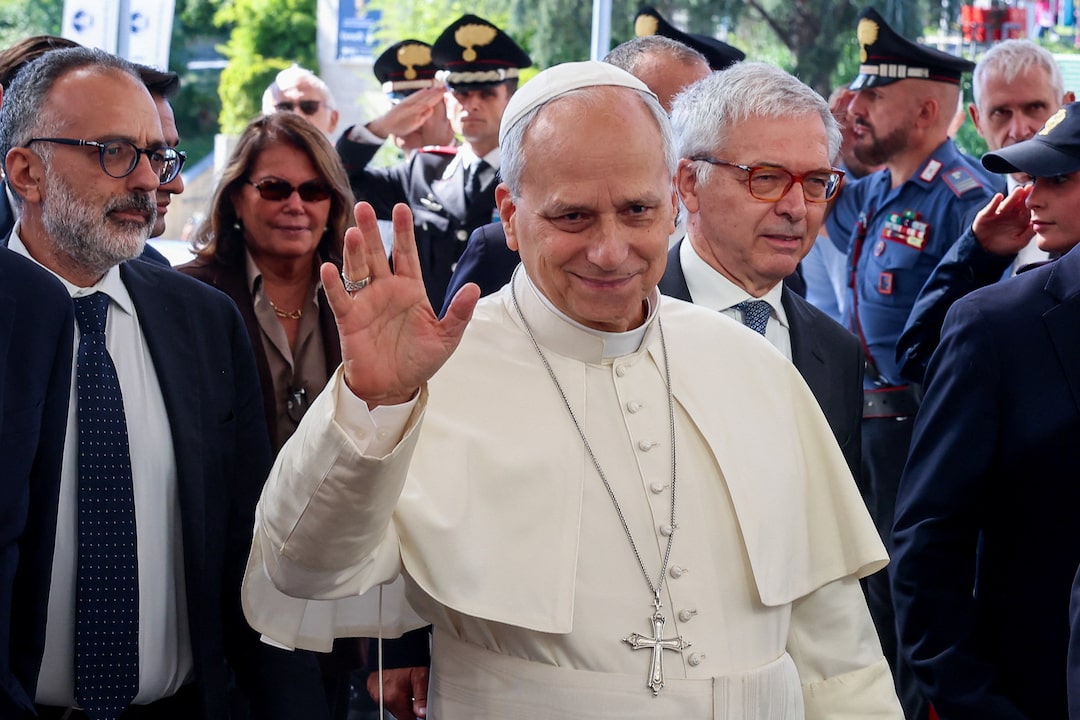 You are currently viewing Vaticanul anunță că Papa Leon are cancer pulmonar și i s-a extirpat o parte din plămânul drept