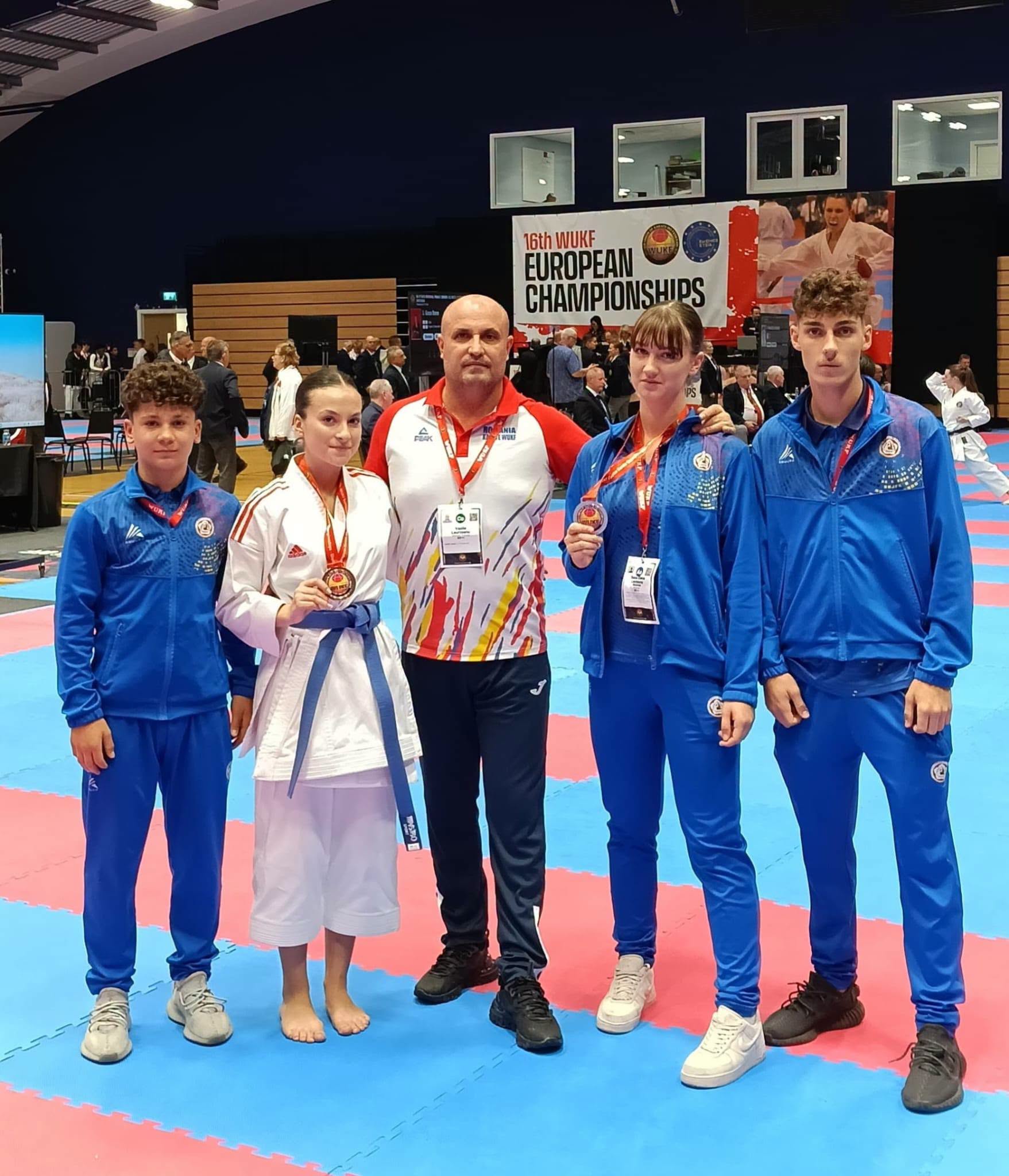 You are currently viewing Patru elevi din Fieni, pe podium la Campionatul European de Karate din Anglia