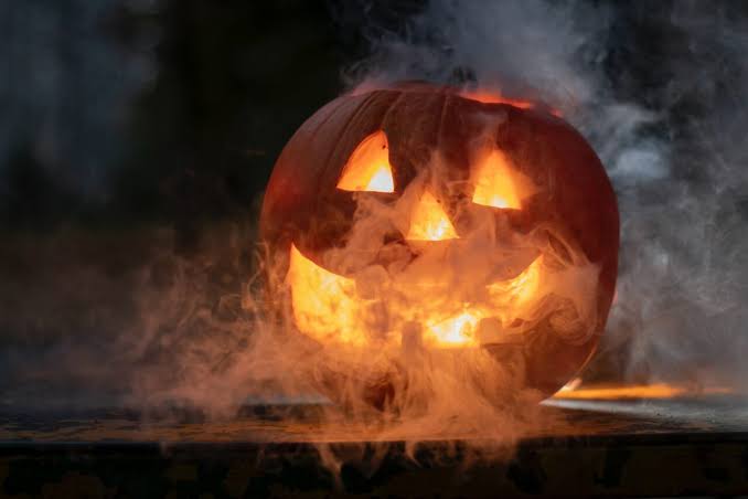 You are currently viewing Halloween fără incidente. ISU Dâmbovița avertizează asupra riscului de incendiu provocat de decorațiunile cu lumânări