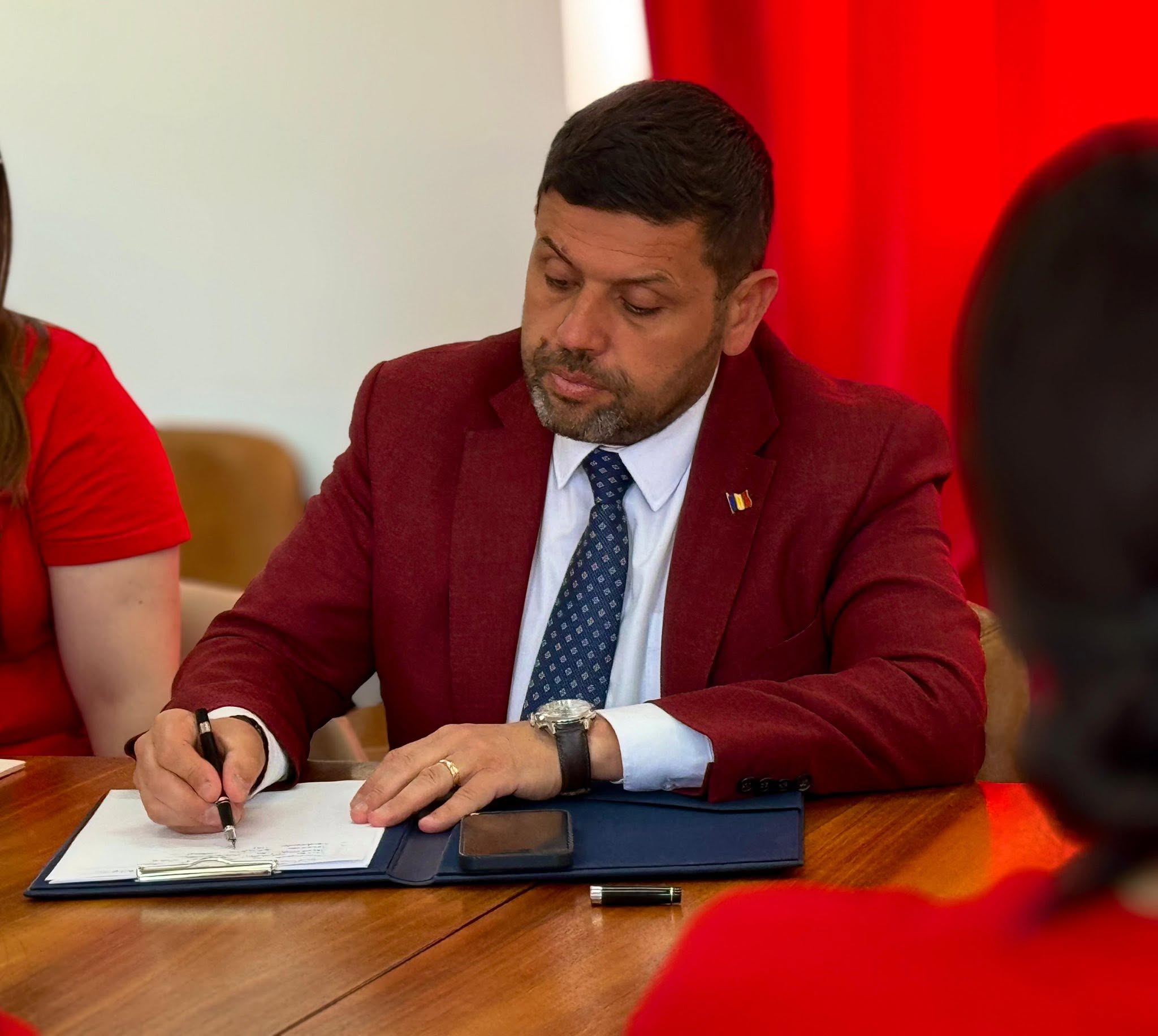 You are currently viewing Marian Tănase revine în funcția de prefect al județului Dâmbovița. Constantin Ionuț-Constantin a fost numit subprefect