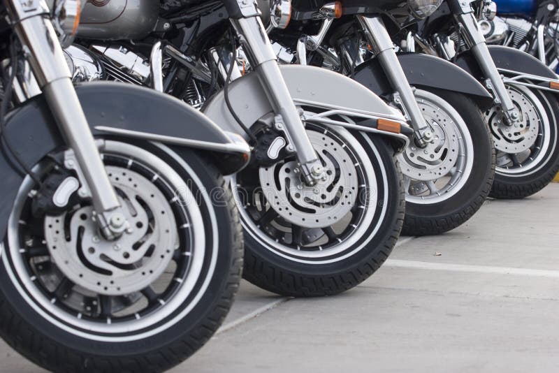 You are currently viewing Motocicletele și mopedele vor putea circula pe benzile speciale pentru autobuze