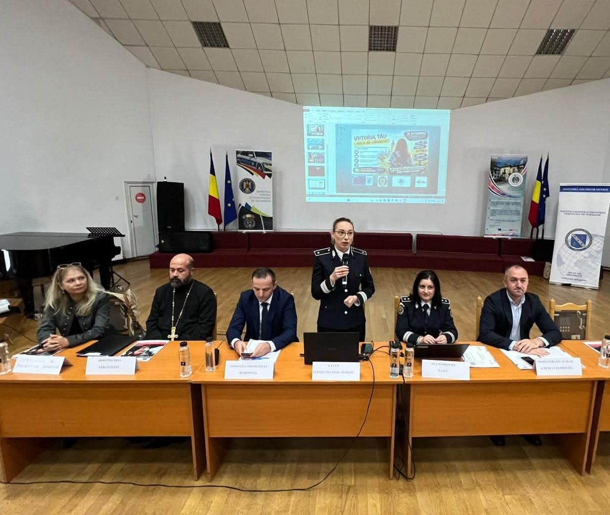 You are currently viewing Traficul de persoane, un pericol despre care tinerii trebuie să știe. Elevi din Târgoviște, față în față cu specialiștii în prevenirea criminalității