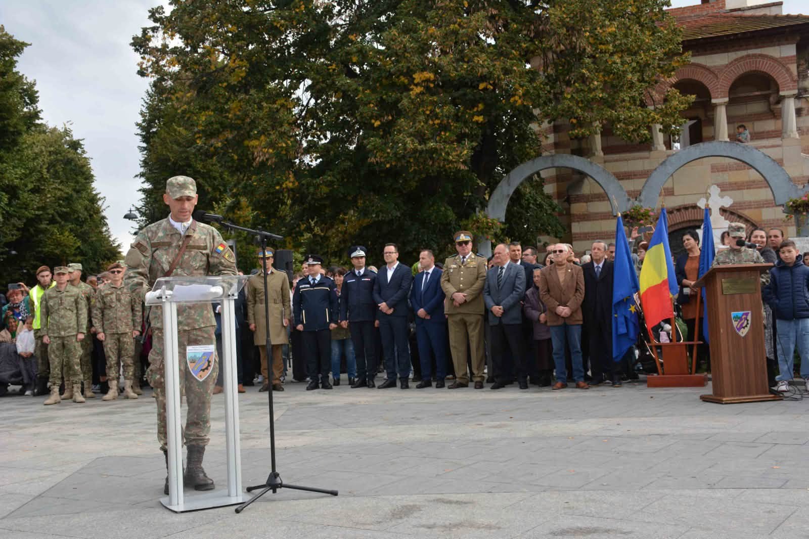 You are currently viewing Tinerii militari au depus jurământul de credință față de țară, în cadrul unei ceremonii solemne, la Târgoviște