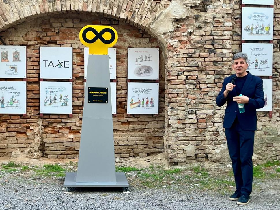 You are currently viewing „Monument al Prostiei” inaugurat la Teatrul Umorului din Brăila