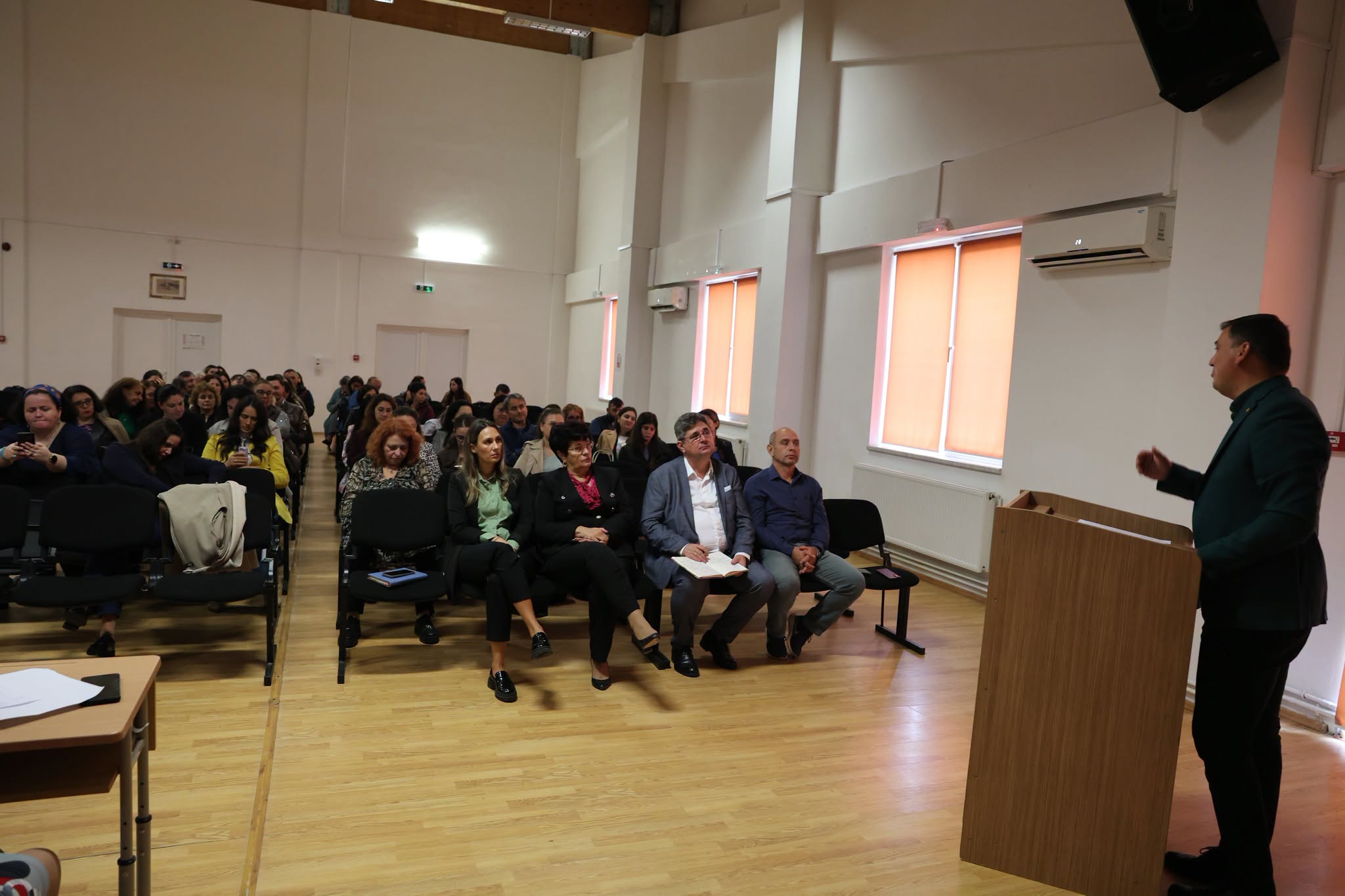You are currently viewing Siguranța elevilor și modernizarea școlilor din Răcari, discutate de profesori, autoritățile locale și Poliție