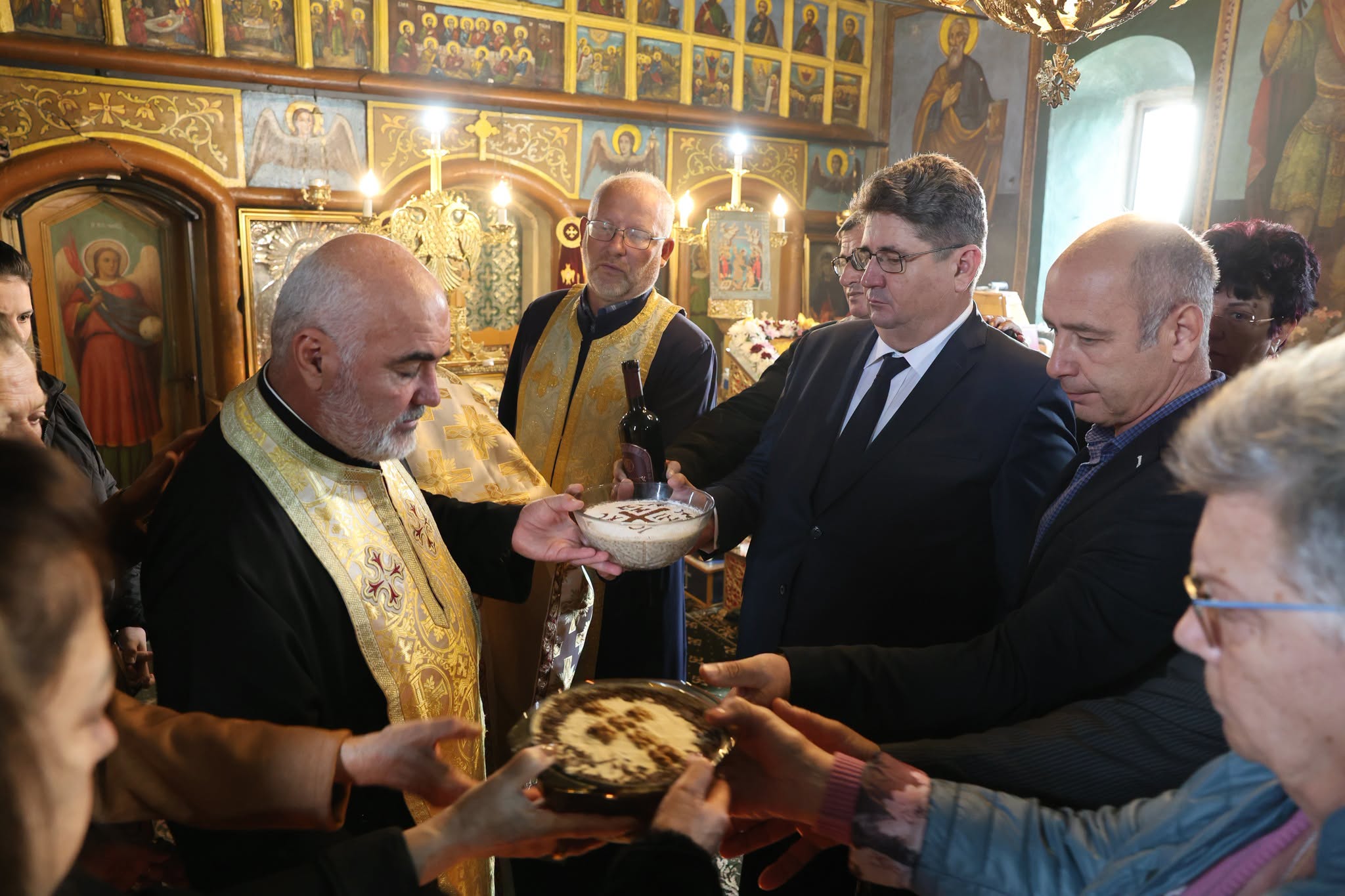 You are currently viewing Sărbătoare, de Sfânta Parascheva, la Biserica din Boanga. Credincioșii au participat la slujba de hram a lăcașului de cult