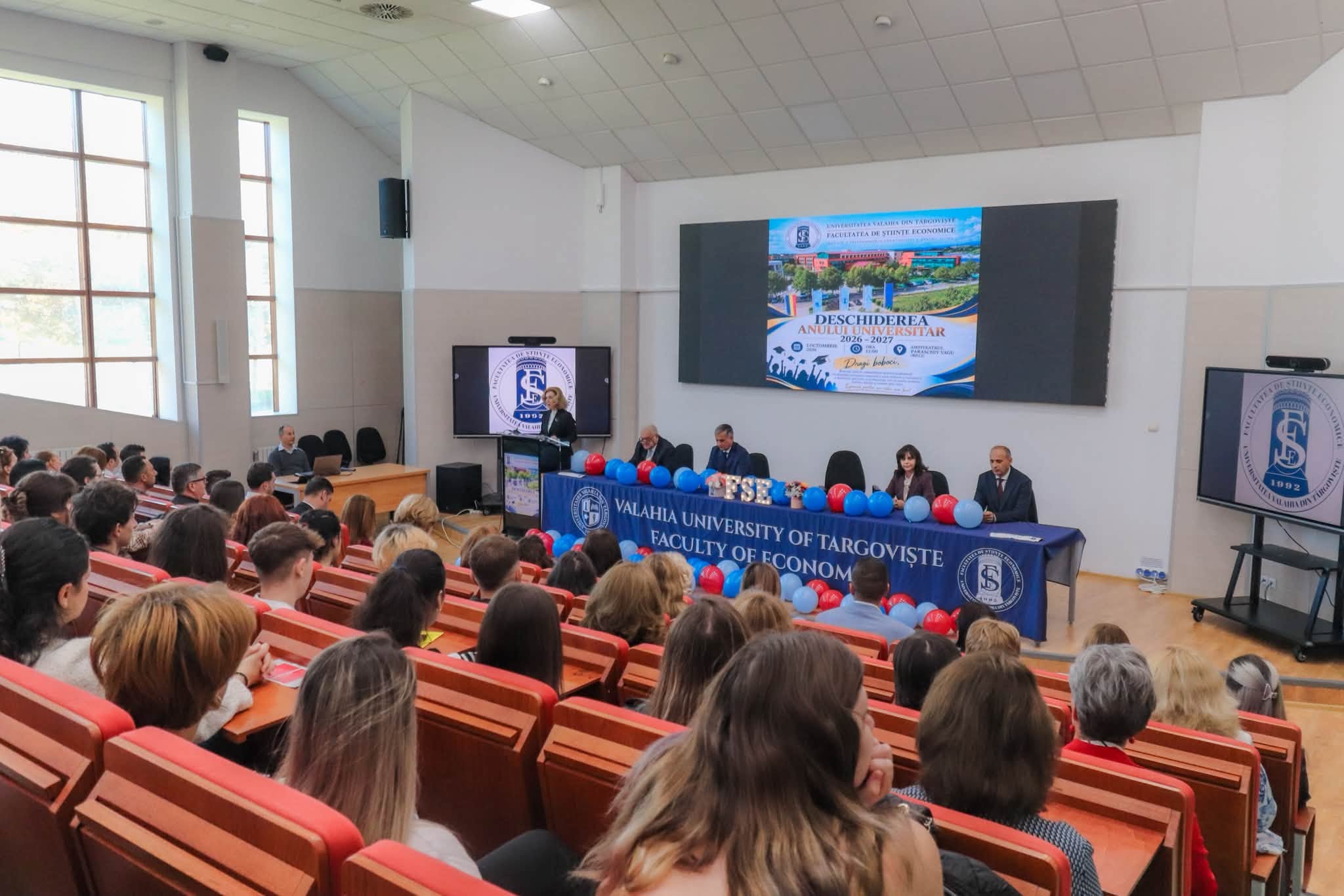 You are currently viewing Facultatea de Științe Economice din Târgoviște a deschis cel de-al 35-lea an universitar. Mesajul decanului Cristina Ștefan pentru studenți