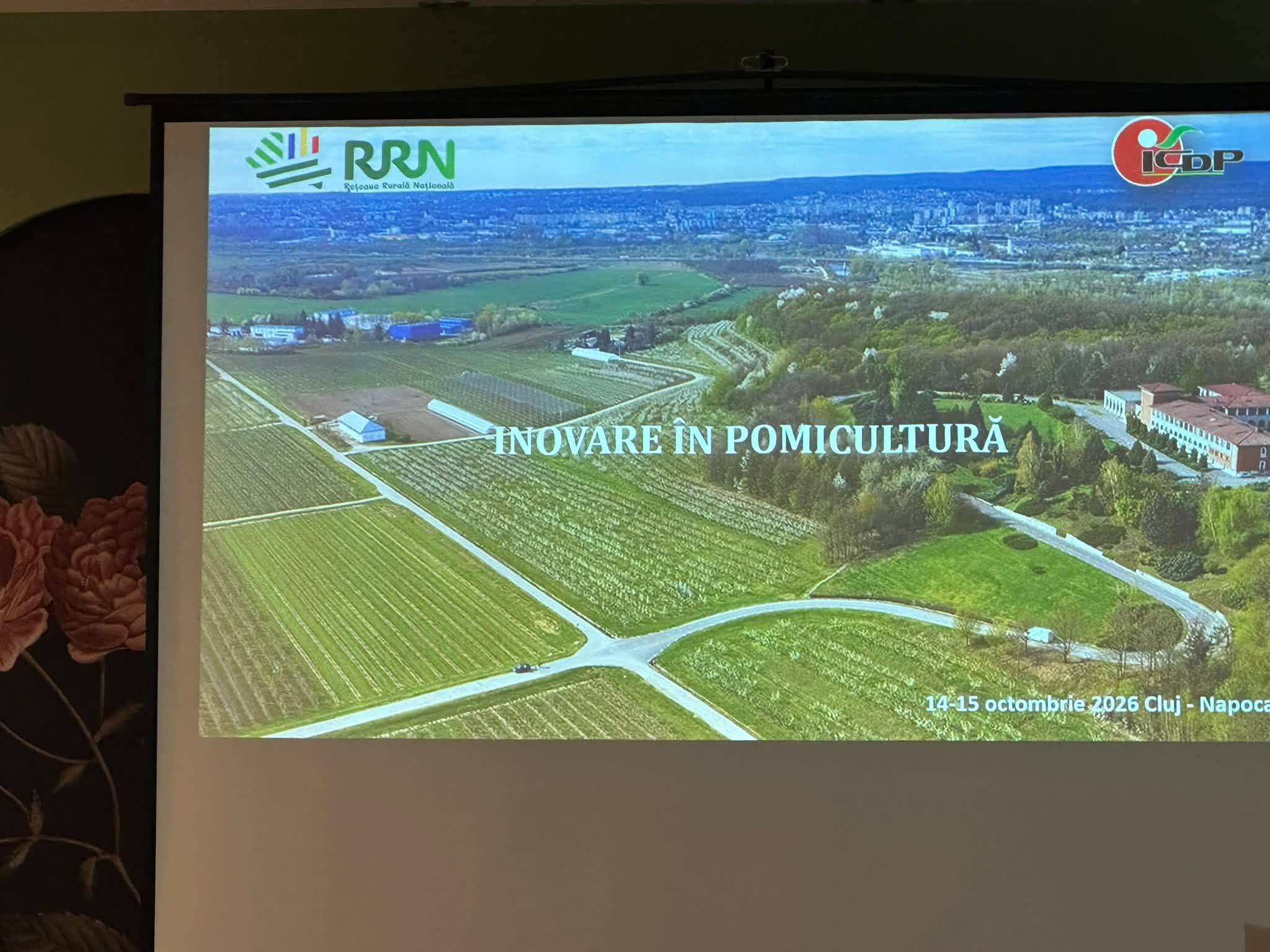 You are currently viewing Reprezentanții Stațiunii Voinești, la un schimb de experiență dedicat viitorului pomiculturii românești. Tehnologii noi și soluții pentru livezi mai productive