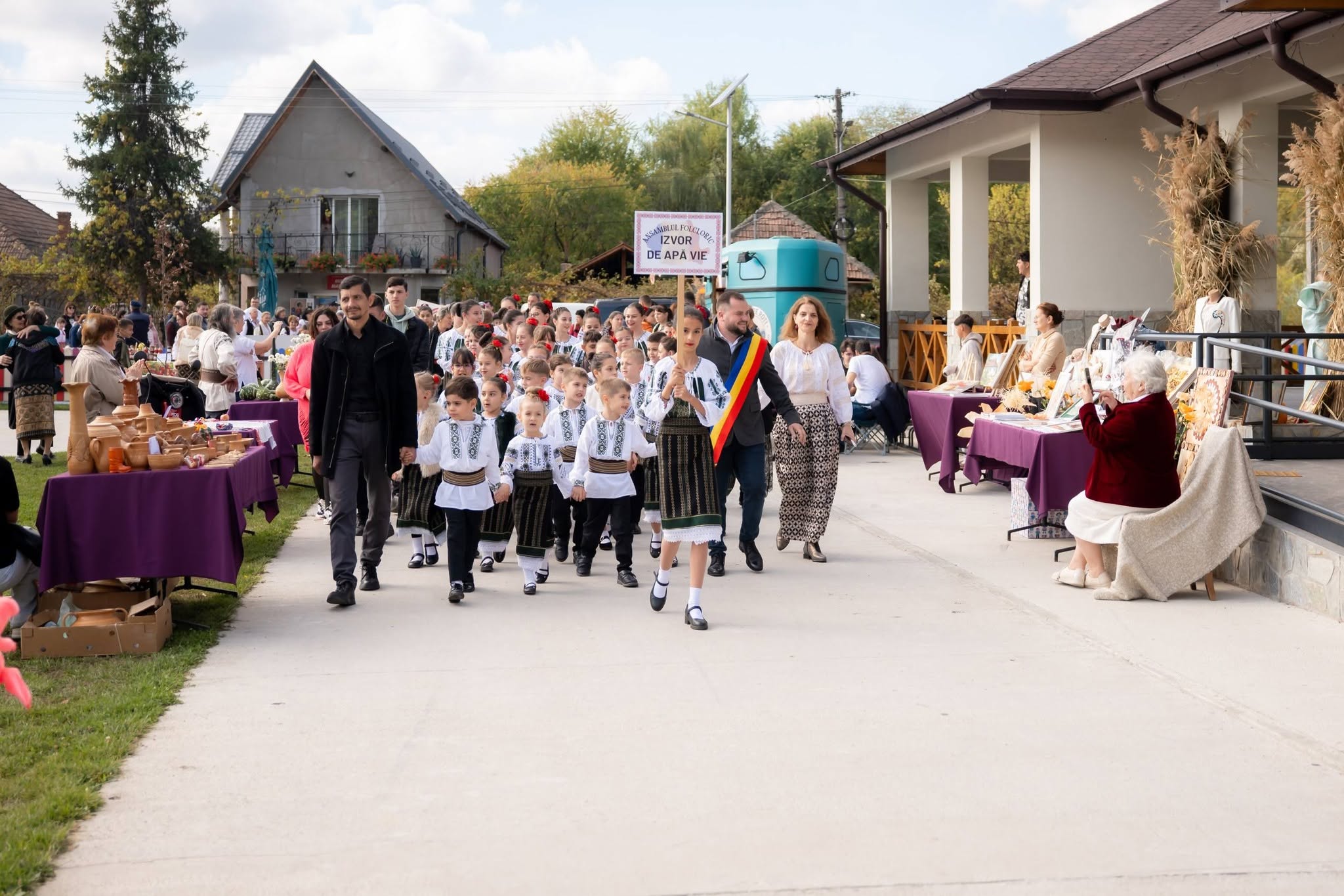 You are currently viewing O plăcintă de 24 de metri, muzică și tradiții la Vulcana-Pandele! Festivalul Dovleacului a ajuns la a XXIV-a ediție